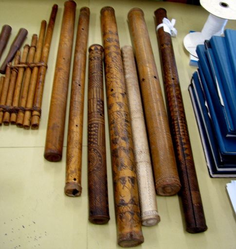 Fiji-Museum-Nose-Flutes-with-Panpipes-on-the-Left1